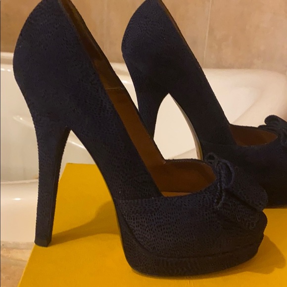 Shoes - Picture 5 of 5